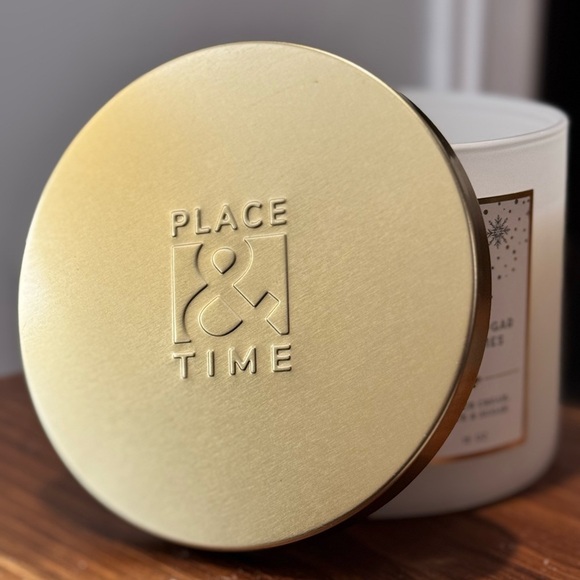 Iced Sugar Cookies Scented 3 Wick Candle - Gold and White - Picture 2 of 2